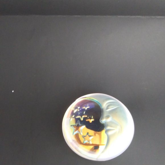 art glass paper weight Man in the moon with stars iridescent qualities - Picture 3 of 14